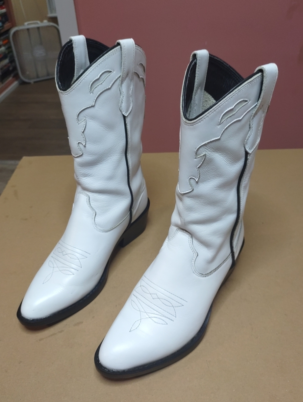ROC White Leather Western Cowgirl Boots for Classic Style Size 8.5 (39)